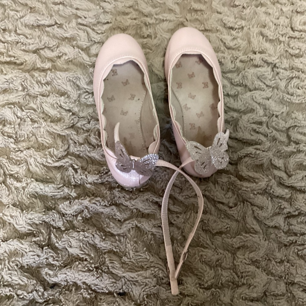 Girls size 3 dress sandals with butterfly detail in the back